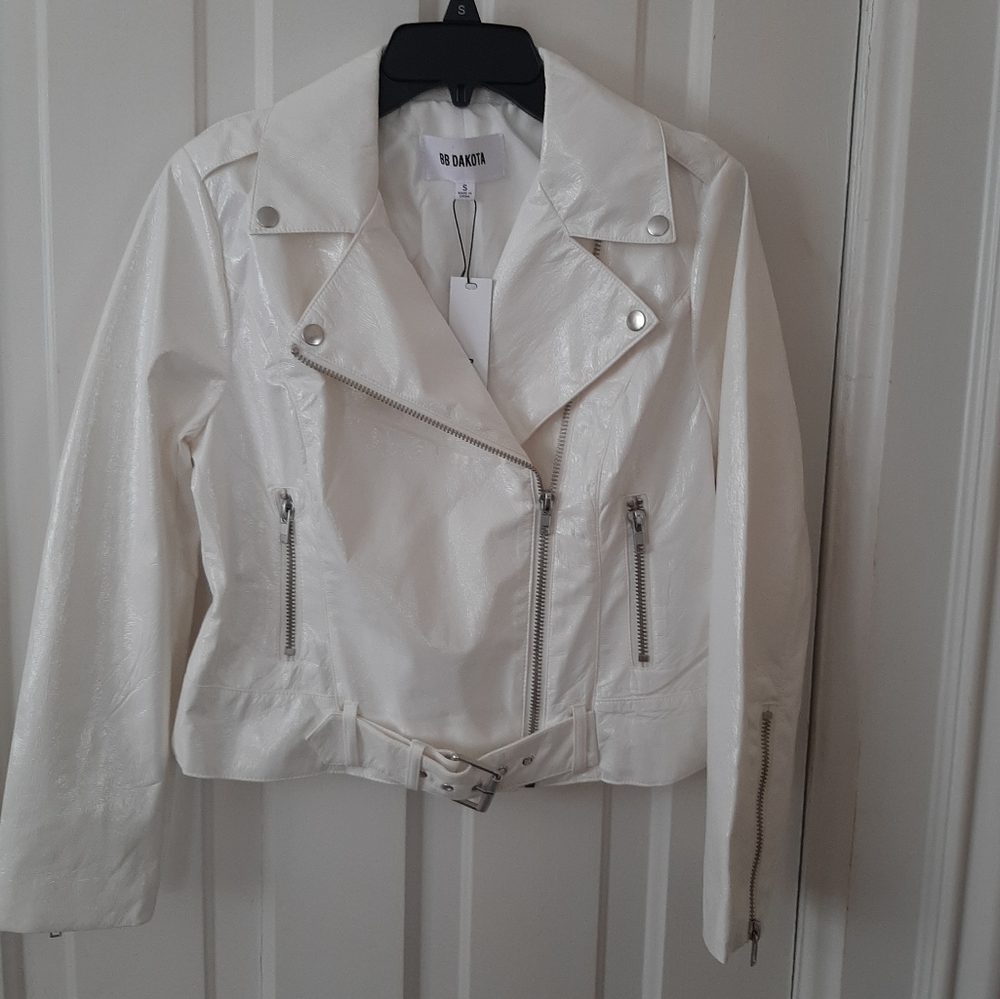 BB DAKOTA It's Electric Vegan Leather Moto Jacket Shiny White XS - Picture 2 of 15